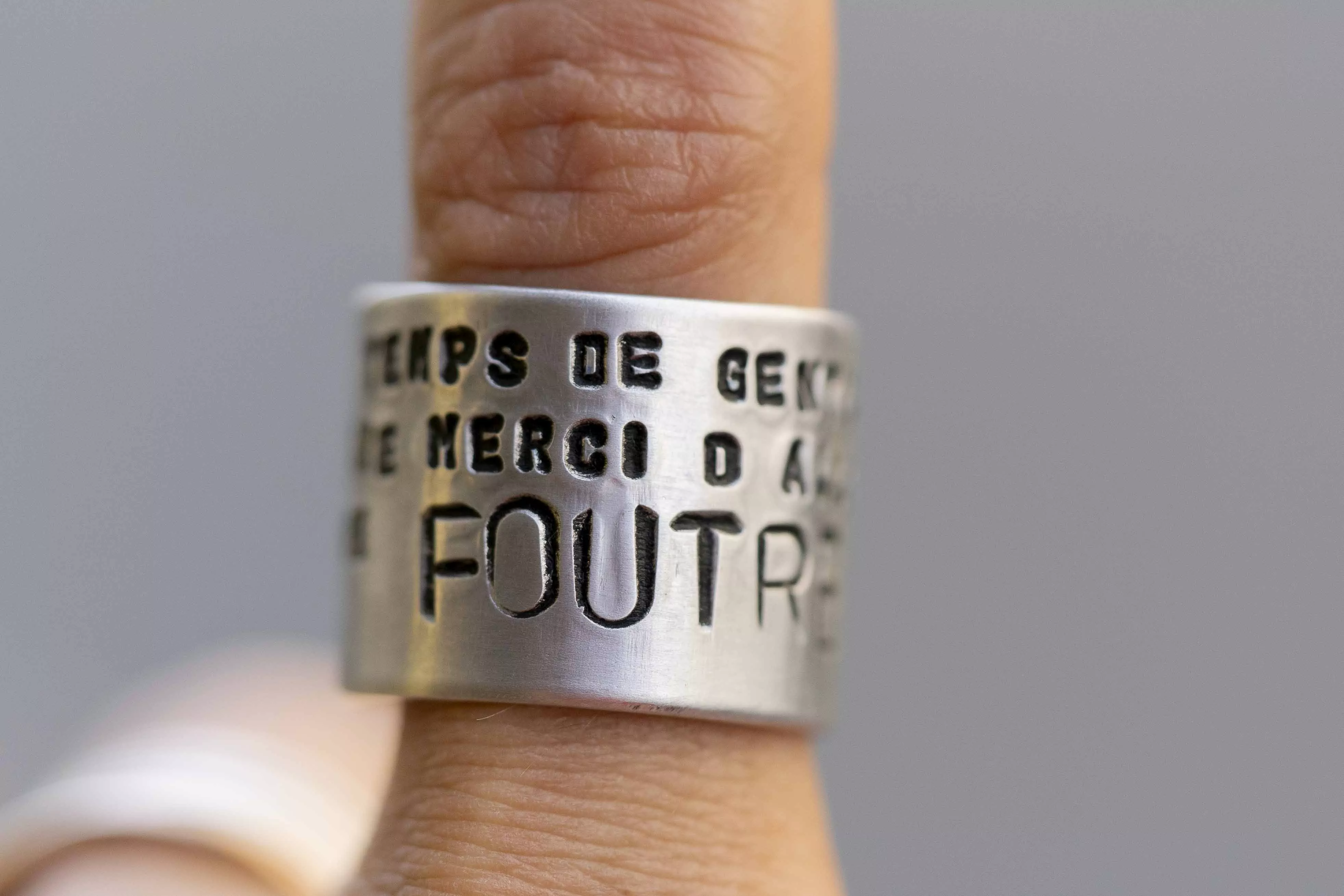 Bague large texte 3 rangs - alu